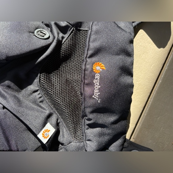 Ergobaby Midnight Black Ergobaby™ Omni 360 Carrier - Picture 5 of 6